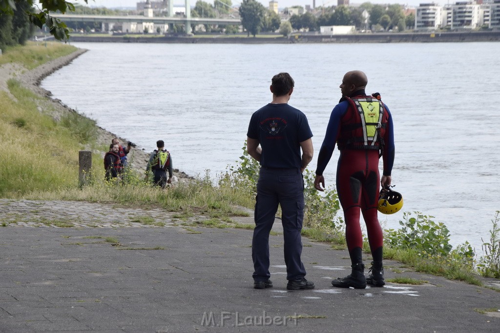 Uebung BF Taucher und Presse Koeln Zoobruecke Rhein P391.JPG - Miklos Laubert